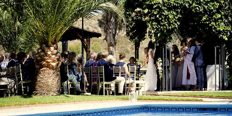 Marriage at the swimming pool